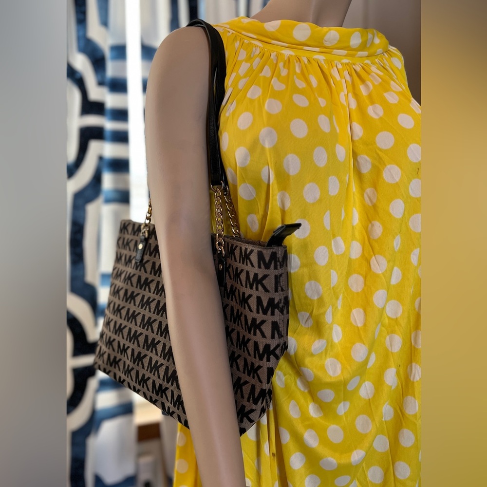 Michael Kors Jet Set Signature Tote - Picture 3 of 13